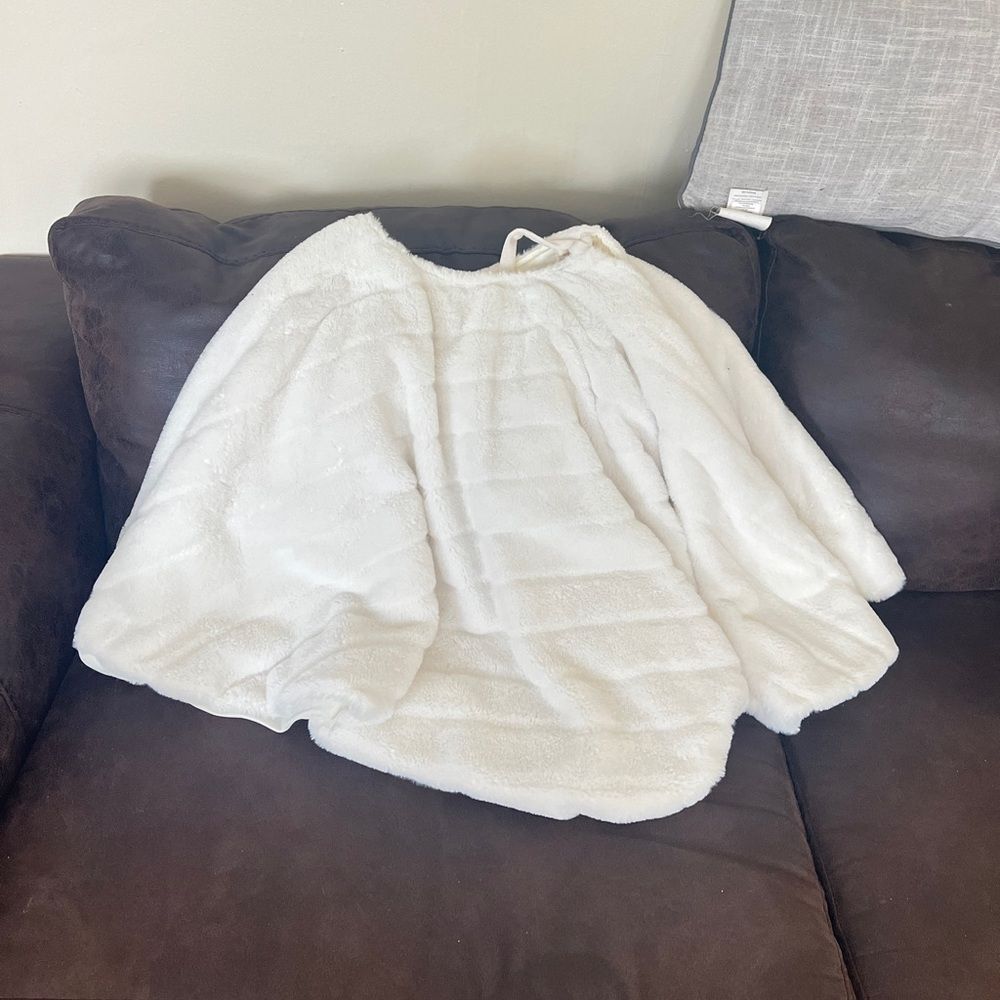 Berkshire Blanket & Home Ivory Faux Fur Tree Skirt